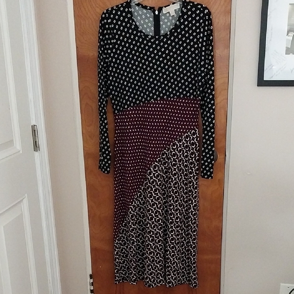 Elegant Black and Purple Patterned Dress - Picture 1 of 5